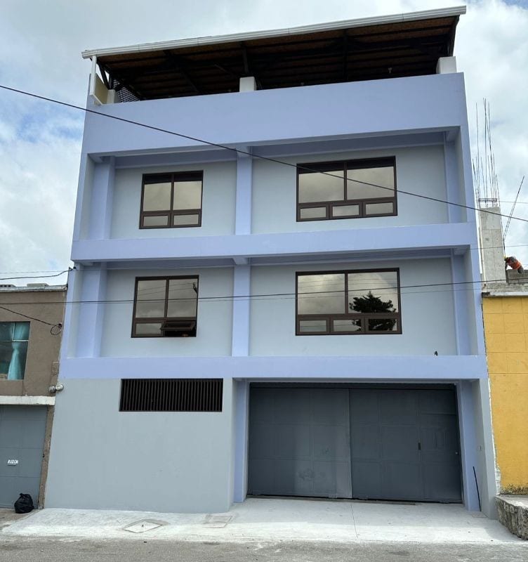 Edificio Oficinas en zona 10 Cerca de los Próceres — Edificio en Alquiler en Zona 10, Guatemala, Ciudad — foto 1 de 6