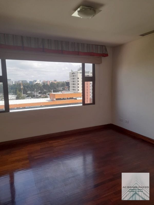 Elegante apartamento zona 14 — Apartamento en Alquiler en Almeira, Zona 14, Guatemala, Ciudad — foto 13 de 16