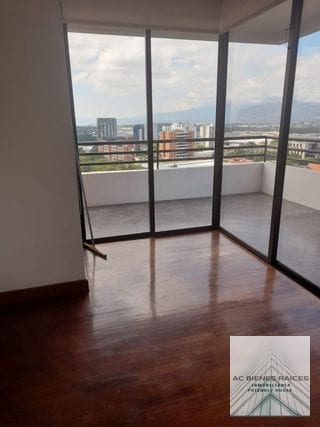 Elegante apartamento zona 14 — Apartamento en Alquiler en Almeira, Zona 14, Guatemala, Ciudad — miniatura 5 de 16