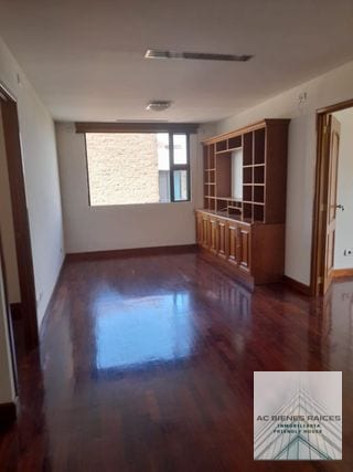 Elegante apartamento zona 14 — Apartamento en Alquiler en Almeira, Zona 14, Guatemala, Ciudad — miniatura 12 de 16