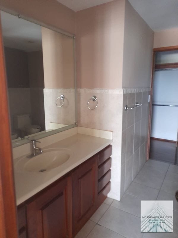 Elegante apartamento zona 14 — Apartamento en Alquiler en Almeira, Zona 14, Guatemala, Ciudad — foto 9 de 16