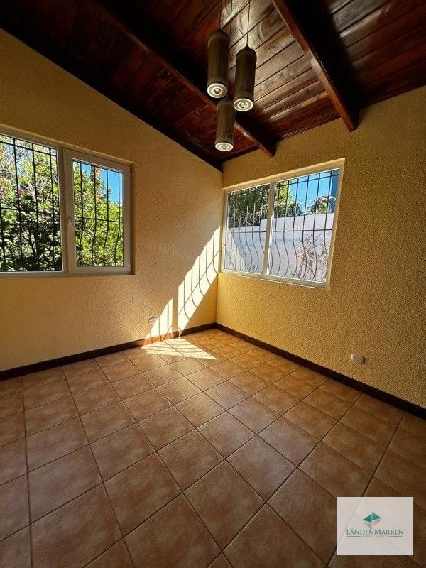 VENTA DE CASA DE UN NIVEL EN CARRERTERA A EL SALVADOR , LOMAS DE SAN RAFAEL — Casa en Venta en Lomas de San Rafael, Carretera a El Salvador, Guatemala, Ciudad — foto 5 de 15