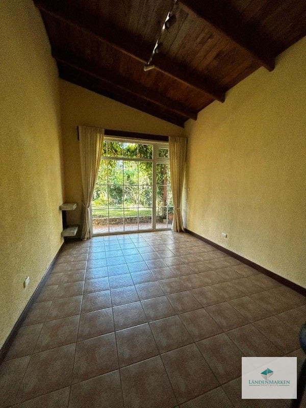 VENTA  DE CASA DE UN NIVEL EN CARRERTERA A EL SALVADOR , LOMAS DE SAN RAFAEL — Casa en Venta en Lomas de San Rafael, Carretera a El Salvador, Guatemala, Ciudad — foto 10 de 15