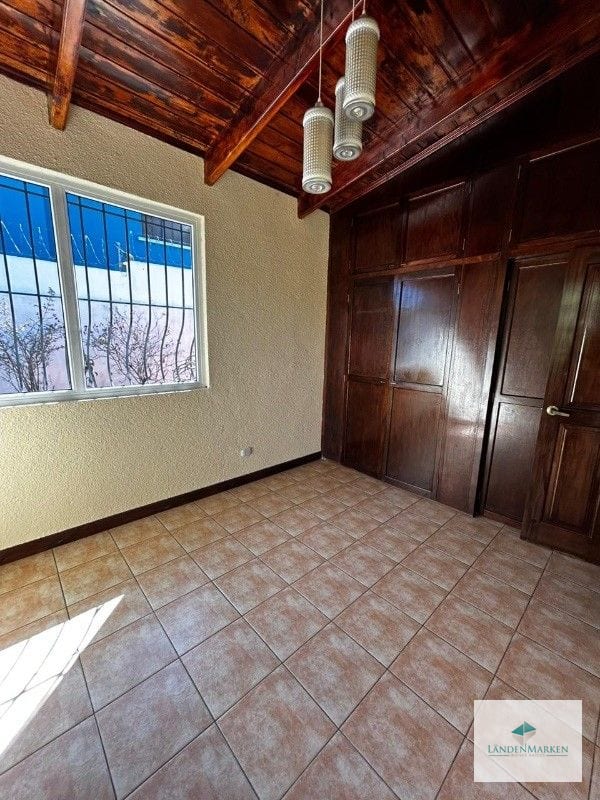 VENTA  DE CASA DE UN NIVEL EN CARRERTERA A EL SALVADOR , LOMAS DE SAN RAFAEL — Casa en Venta en Lomas de San Rafael, Carretera a El Salvador, Guatemala, Ciudad — foto 3 de 15