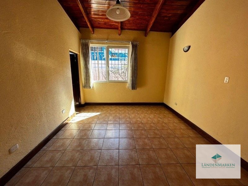 VENTA  DE CASA DE UN NIVEL EN CARRERTERA A EL SALVADOR , LOMAS DE SAN RAFAEL — Casa en Venta en Lomas de San Rafael, Carretera a El Salvador, Guatemala, Ciudad — foto 2 de 15