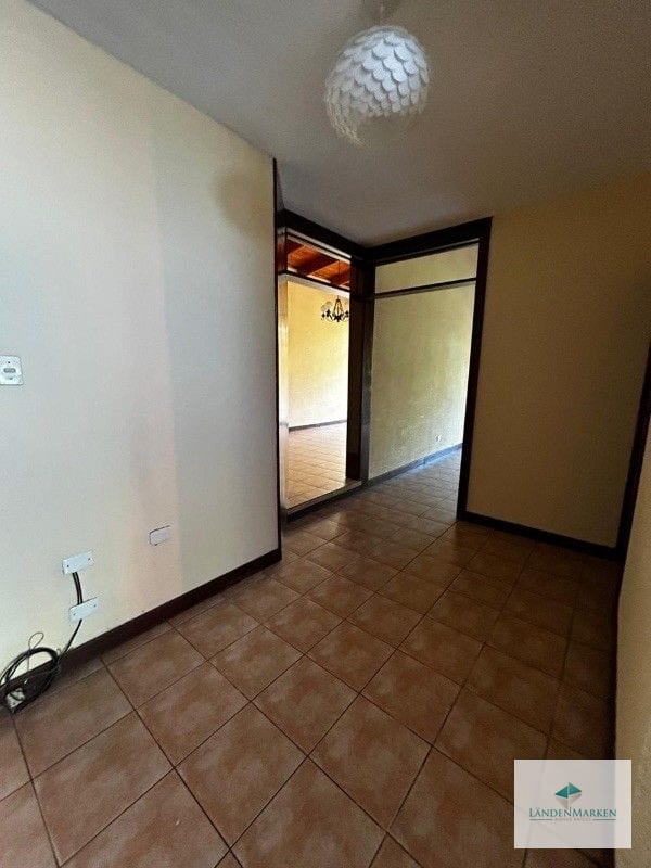 VENTA  DE CASA DE UN NIVEL EN CARRERTERA A EL SALVADOR , LOMAS DE SAN RAFAEL — Casa en Venta en Lomas de San Rafael, Carretera a El Salvador, Guatemala, Ciudad — foto 6 de 15