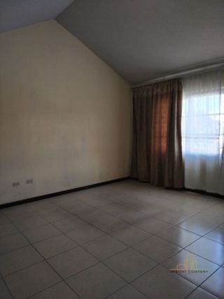 Casa en alquiler Condominio Santa Mónica Km 16.5 CAES entrada Olmeca y Don Justo — Casa en Alquiler en Santa Monica III, Carretera a El Salvador, Guatemala, Ciudad — miniatura 5 de 7