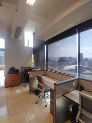 Oficina de 115m2 en Design Center, Zona 10  — Oficina en Alquiler en Zona 10, Guatemala, Ciudad — miniatura 2 de 8