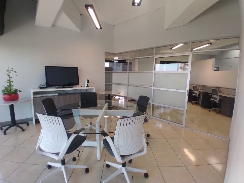 Oficina de 115m2 en Design Center, Zona 10  — Oficina en Alquiler en Zona 10, Guatemala, Ciudad — foto 4 de 8