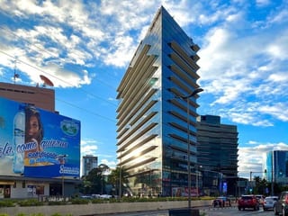 Oficina de 115m2 en Design Center, Zona 10  — Oficina en Alquiler en Zona 10, Guatemala, Ciudad — miniatura 1 de 8
