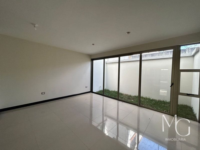 Venta de Casa en Hacienda Real Zona 16 — Casa en Venta en Hacienda Real, Zona 16, Guatemala, Ciudad — foto 1 de 7