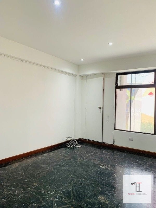 Oficina en venta zona 10 sobre diagonal 6 frente a Oakland Place — Oficina en Venta en Zona 10, Guatemala, Ciudad — foto 1 de 13