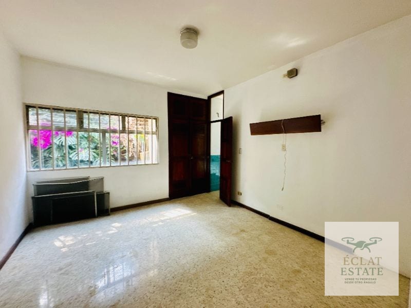 Edificio en Renta KM 8 Carretera a El Salvador | Ideal Clínica, Oficinas o Corporativo — Edificio en Alquiler en km 6-10, Carretera a El Salvador, Guatemala, Ciudad — foto 13 de 16