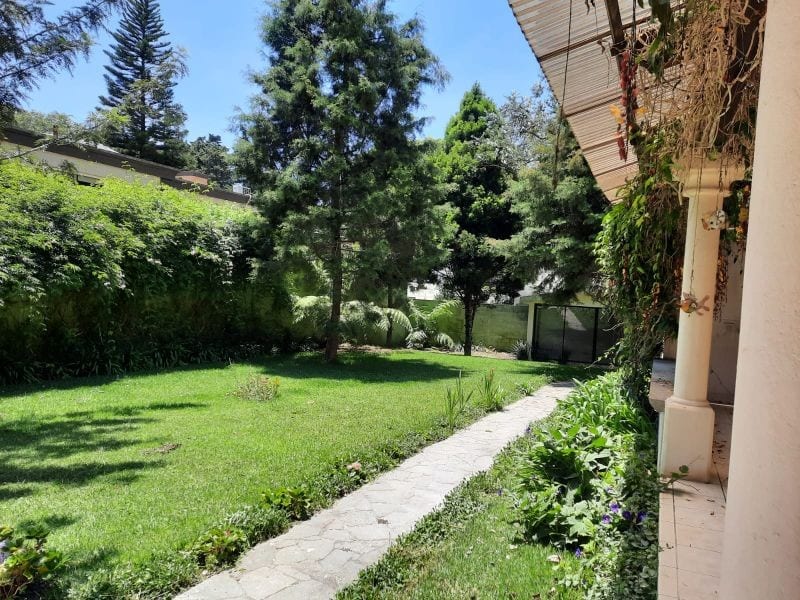 CES/ Santa Rosalia/ Residencia con Amplio Jardin — Casa en Venta en Santa Rosalia La Laguna, Carretera a El Salvador, Guatemala, Ciudad — foto 1 de 1