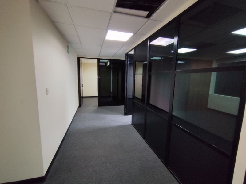 Oficina Europlaza Z.14 — Oficina en Alquiler en Zona 10, Guatemala, Ciudad — foto 7 de 9