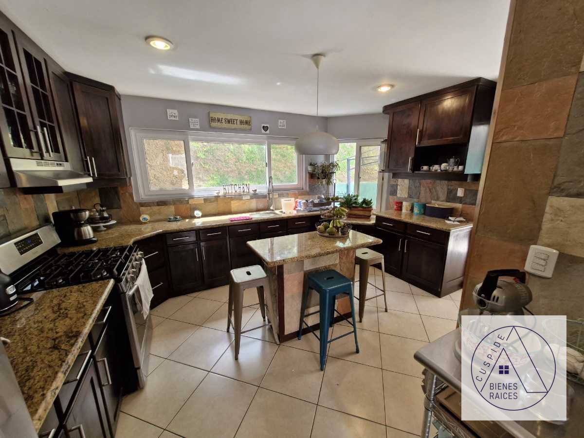Zona 16 Kanajuyu preciosa casa en venta — Casa en Venta en Kanajuyú, Zona 16, Guatemala, Ciudad — foto 1 de 11