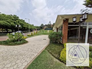 Carretera a El Salvador Colinas de Castel vendo terreno inclinado — Terreno en Venta en Colinas de Castel, Carretera a El Salvador, Guatemala, Ciudad — miniatura 2 de 5