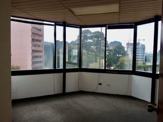 Oficina en renta Edificio Murano Center zona 10 — Oficina en Alquiler en Murano Center, Zona 10, Guatemala, Ciudad — miniatura 6 de 7