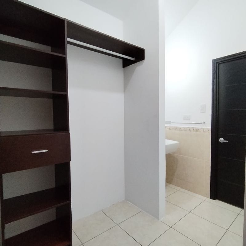Casa en venta en Vistas de San Isidro zona 16 — Casa en Venta en Vistas de San Isidro, Zona 16, Guatemala, Ciudad — foto 3 de 15