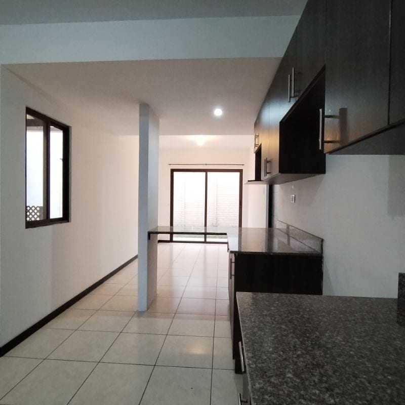Casa en venta en Vistas de San Isidro zona 16 — Casa en Venta en Vistas de San Isidro, Zona 16, Guatemala, Ciudad — foto 4 de 15