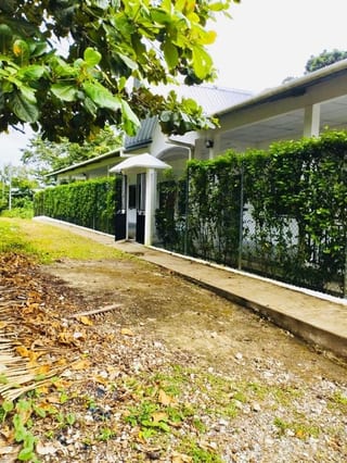 LIVINGSTON IZABAL Vendo Casa con terreno de 1609 Varas Cercana a Río Dulce — Casa en Venta en Livingston, Izabal — miniatura 1 de 9
