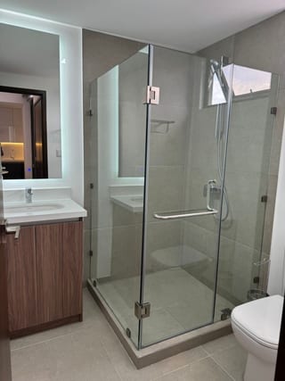 Zona 10, alquilo apartamento amueblado — Apartamento en Alquiler en Brunelo, Zona 10, Guatemala, Ciudad — miniatura 4 de 10