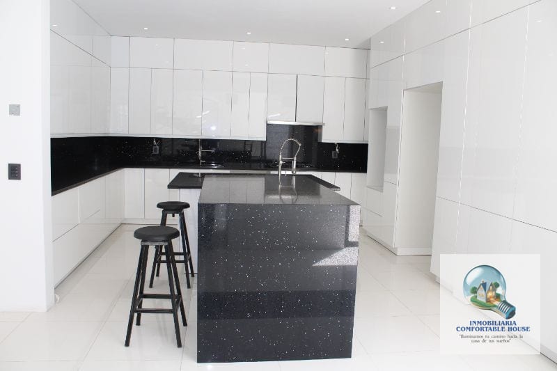 Casa Lujosa de 2 niveles cerca de Trigales Quetzaltenango — Casa en Venta en Quetzaltenango, Quetzaltenango — foto 3 de 15