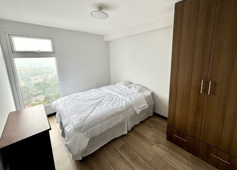 Alquiler apartamento amueblado Edificio Sakai de 3 habitaciones — Apartamento en Alquiler en Sakai, Zona 1 Mixco, Guatemala, Ciudad — foto 9 de 9