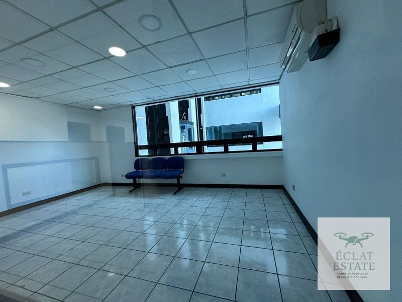 Oficina de 225 m² en Renta en Zona 10. — Oficina en Alquiler en Topacio Azul, Zona 10, Guatemala, Ciudad — foto 6 de 9