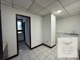 Oficina de 225 m² en Renta en Zona 10. — Oficina en Alquiler en Topacio Azul, Zona 10, Guatemala, Ciudad — miniatura 3 de 9