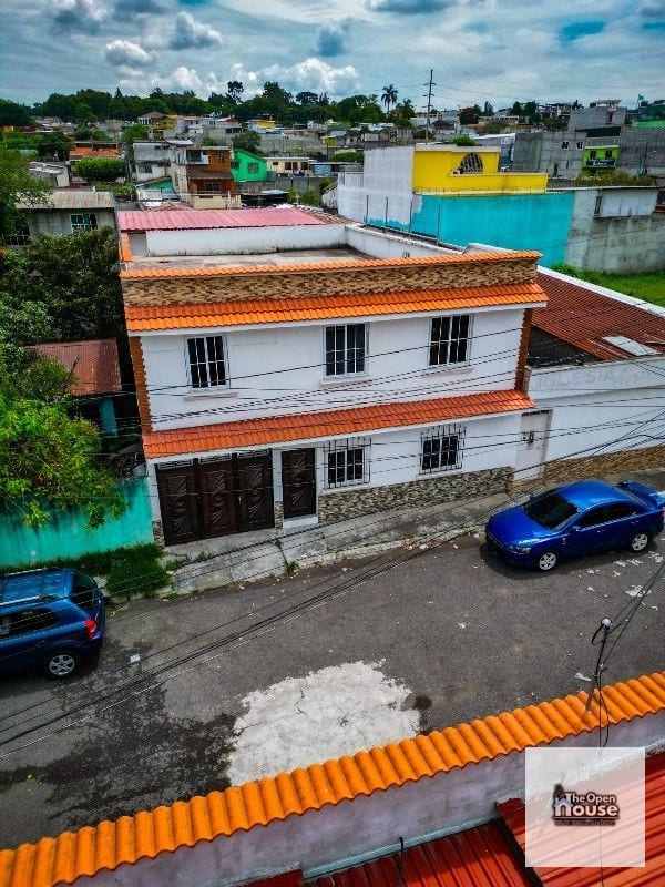 Casa en venta en Villa Nueva, detras de Galerias Catalina — Casa en Venta en Condado Catalina, Villa Nueva, Guatemala, Ciudad — foto 1 de 9