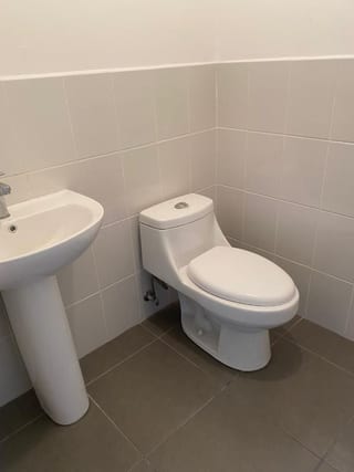 VENDO 2 OFICINAS (JUNTAS O SEPARADAS) Z9, CALLE MONTÚFAR — Oficina en Venta en Zona 9, Guatemala, Ciudad — miniatura 4 de 13