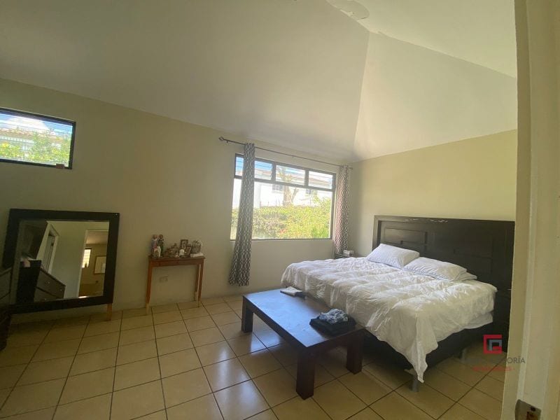 Acogedora Casa en Venta en Hacienda Vista Hermosa — Casa en Venta en Zona 8 Mixco, Guatemala, Ciudad — foto 1 de 15