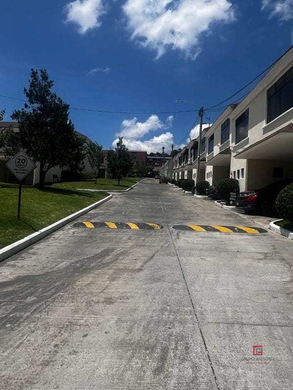 Acogedora Casa en Venta en Hacienda Vista Hermosa — Casa en Venta en Zona 8 Mixco, Guatemala, Ciudad — foto 5 de 15