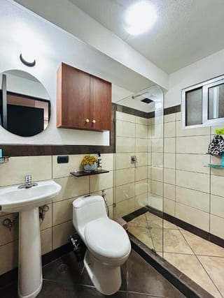 Apartamento en venta en zona 16 con cocina renovada — Apartamento en Venta en Bosques de Euskadi, Zona 16, Guatemala, Ciudad — miniatura 5 de 15