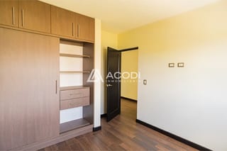 Casa en Hacienda Real, zona 16 (Opción 6) — Casa en Venta en Zona 16, Guatemala, Ciudad — miniatura 2 de 5