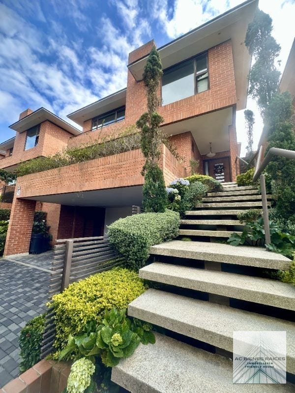 Casa en venta en Residencias Concepción Camelias — Casa en Venta en Carretera a El Salvador, Guatemala, Ciudad — foto 1 de 10