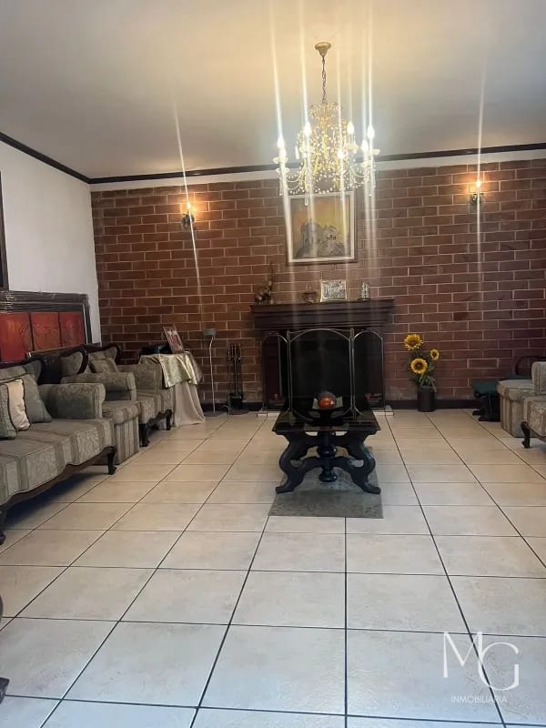 Vendo Amplia Casa a Pocos Metros de la Roosevelt Zona 2 de Mixco — Casa en Venta en Zona 2 Mixco, Guatemala, Ciudad — foto 3 de 5