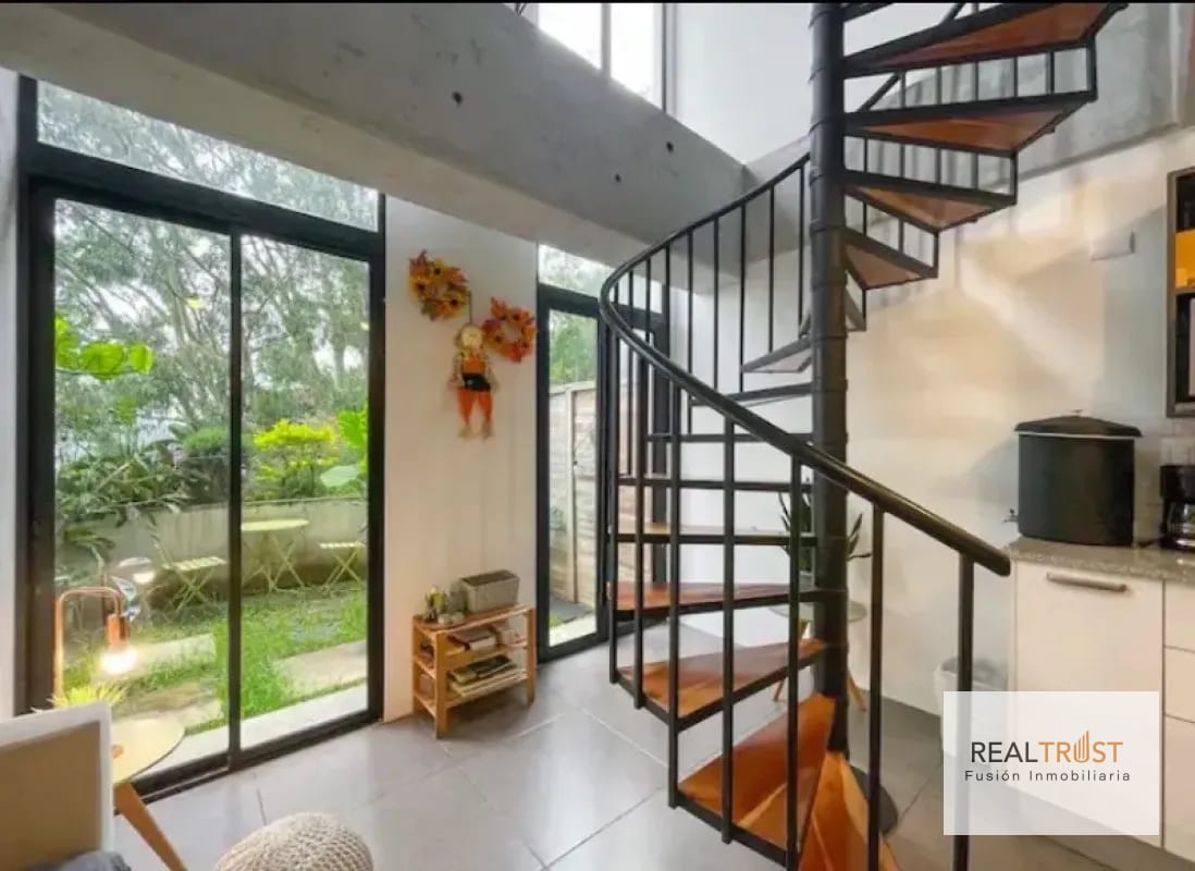 APARTAMENTO TIPO LOFT CON JARDÍN AMUEBLADO EN VENTA ZONA 10 — Apartamento en Venta en Zona 10, Guatemala, Ciudad — foto 1 de 11