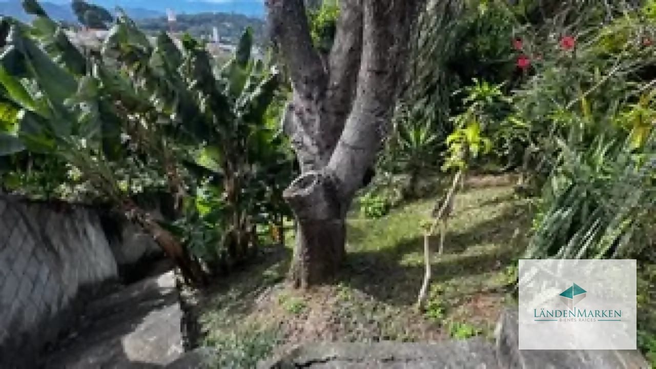 VENTA DE CASA CON EXTENSO TERRENO EN SAN CRISTOBAL SECTOR A10 — Casa en Venta en Zona 8 Mixco, Guatemala, Ciudad — foto 11 de 17