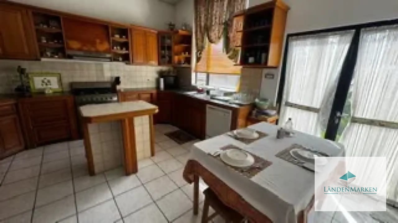 VENTA DE  CASA CON EXTENSO TERRENO EN SAN CRISTOBAL SECTOR A10 — Casa en Venta en Zona 8 Mixco, Guatemala, Ciudad — foto 13 de 17