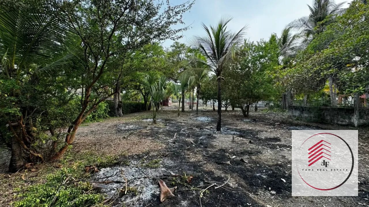 SE VENDE TERRENO GRANDE CON UNA PEQUEÑA CONSTRUCCIÓN EN MONTERRICO HAWÁI A 70 METROS DE LA ORILLA DE LA PLAYA. — Terreno en Venta en Hawaii, Santa Rosa — foto 2 de 4