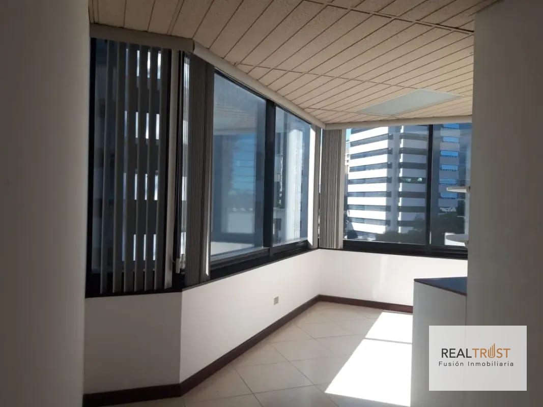RENTA OFICINA MURANO CENTER ZONA 10 — Oficina en Alquiler en Murano Center, Zona 10, Guatemala, Ciudad — foto 4 de 6