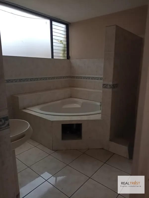 CASA EN VENTA LAS CHARCAS ZONA 11 — Casa en Venta en Las Charcas, Zona 11, Guatemala, Ciudad — foto 2 de 11