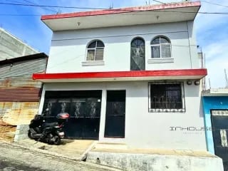 CASA EN VENTA EN VILLA NUEVA DE TRES NIVELES — Casa en Venta en Villa Nueva, Guatemala, Ciudad — miniatura 1 de 8