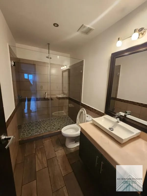 Verona 2 hab semi amueblado — Apartamento en Alquiler en Verona, Zona 10, Guatemala, Ciudad — foto 8 de 12