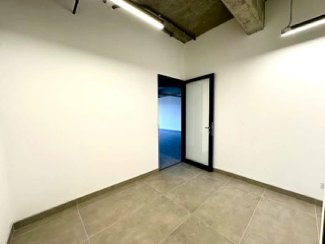 Oficina nueva de 137 mts2 en renta en zona 13 - Miniatura 6