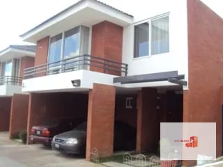 4Dormitorios - en esquina con jardín - Ensenada de San Isidro — Casa en Venta en Ensenada de San Isidro, Zona 16, Guatemala, Ciudad — miniatura 6 de 12