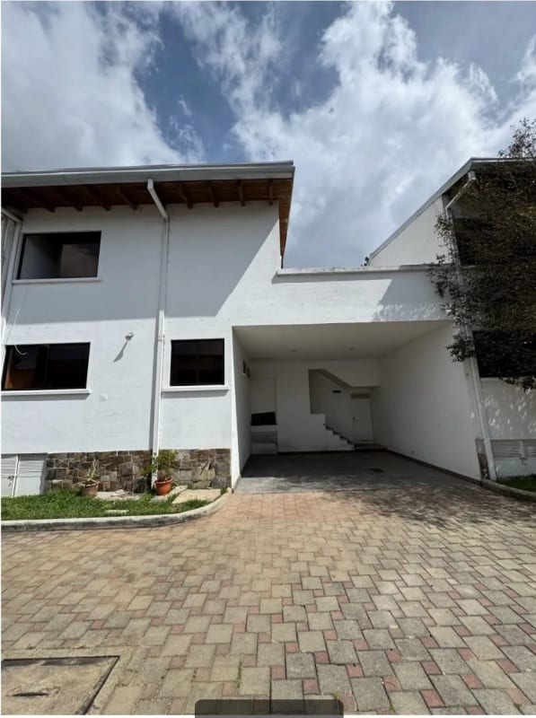 Rento Casa en Condominio San Mateo, Boulevard Acatan zona 16 — Casa en Alquiler en Zona 16, Guatemala, Ciudad — foto 1 de 14