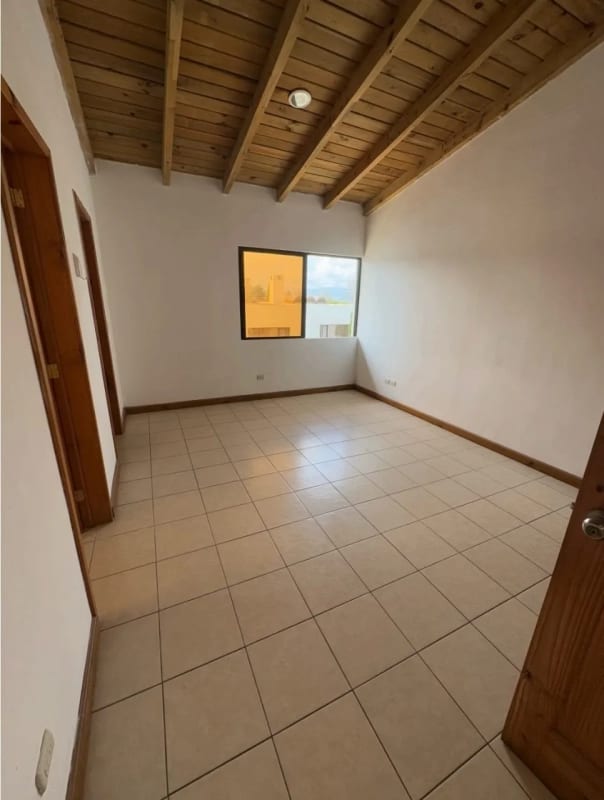 Rento Casa en Condominio San Mateo, Boulevard Acatan zona 16 — Casa en Alquiler en Zona 16, Guatemala, Ciudad — foto 13 de 14